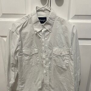 Wrangler Men's Classic White Button-Down Shirt